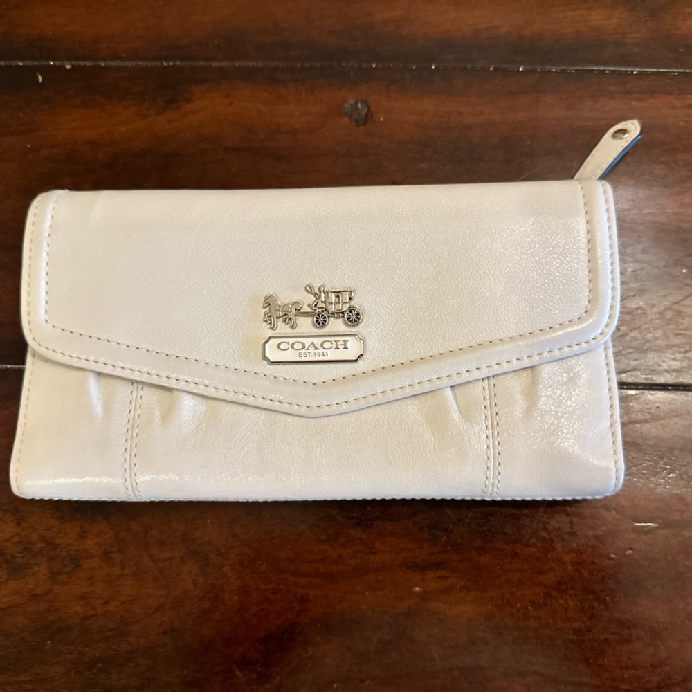 Coach wallet (new without tags)